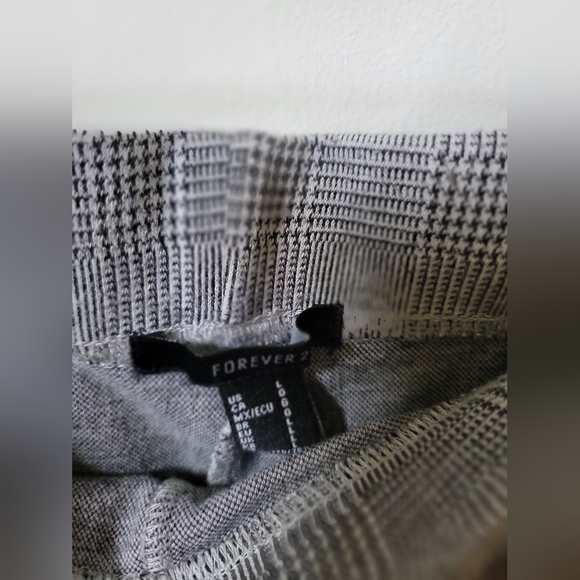 Forever 21 black and white pull on pleated pants size large - Picture 2 of 2